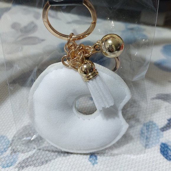 Cindy Claire Shiny Glittering Key Chain Donut or Fish Shape Key Chain Key Charm - Picture 5 of 6